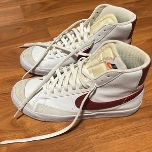 Only warn a few times! Very lightly warm. Mens size 7, women’s size 9